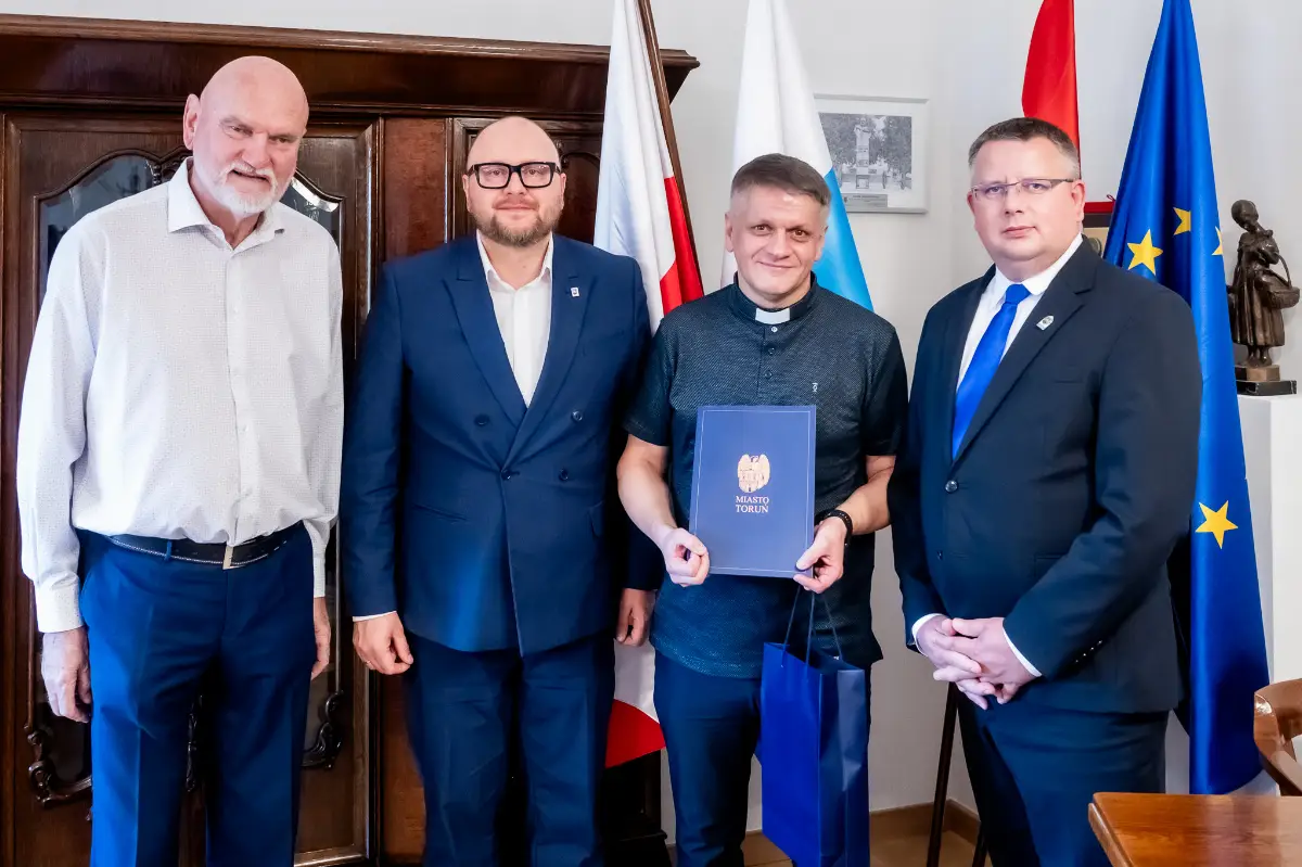 Podziękowania dla ks. Krzysztofa Winiarskiego za działalność prospołeczną