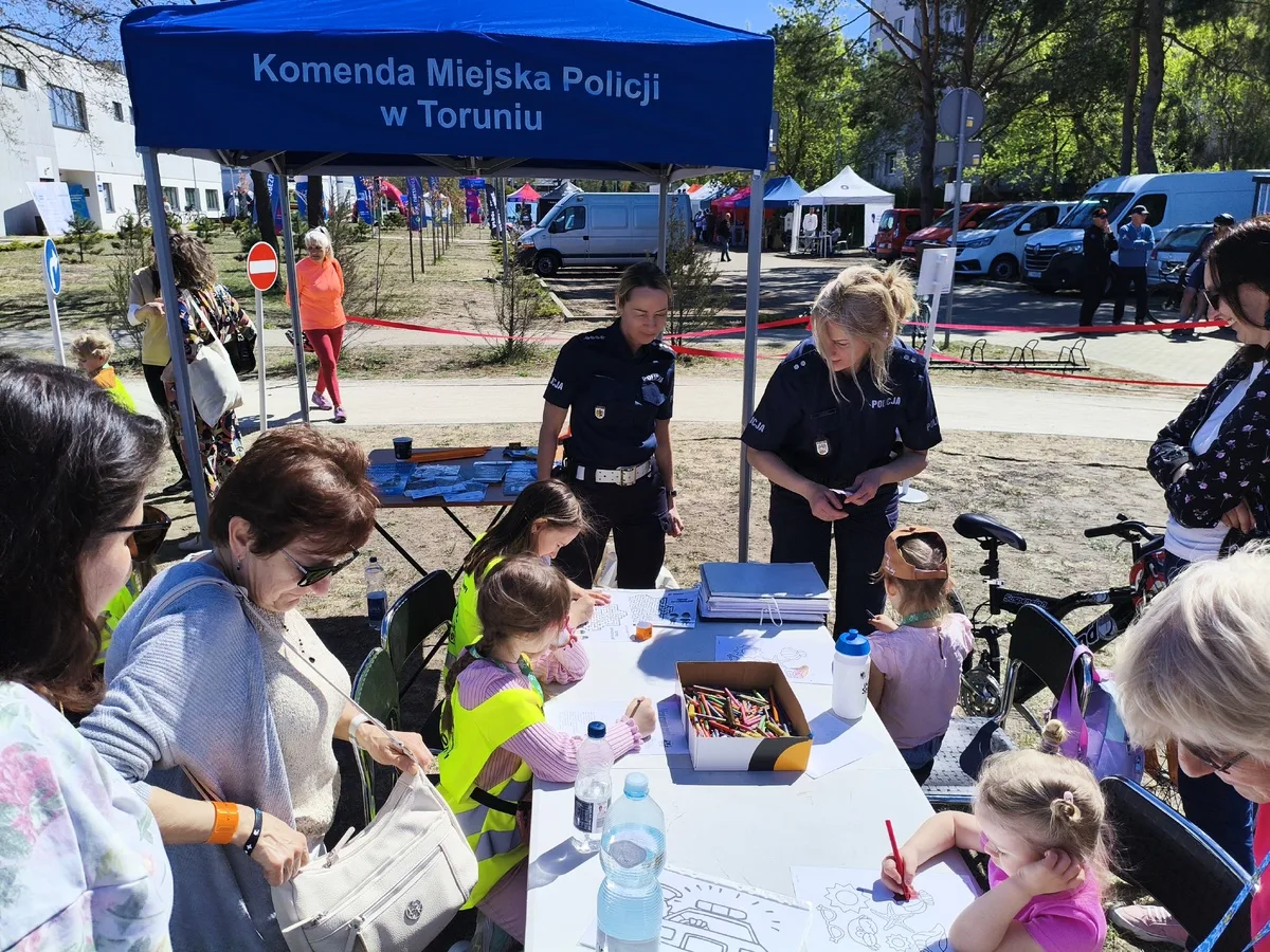 POLICJA NA FESTIWALU ROWEROWYM W TORUNIU 2026 - GRAWELOVA KORONA KUJAW I POMORZA
