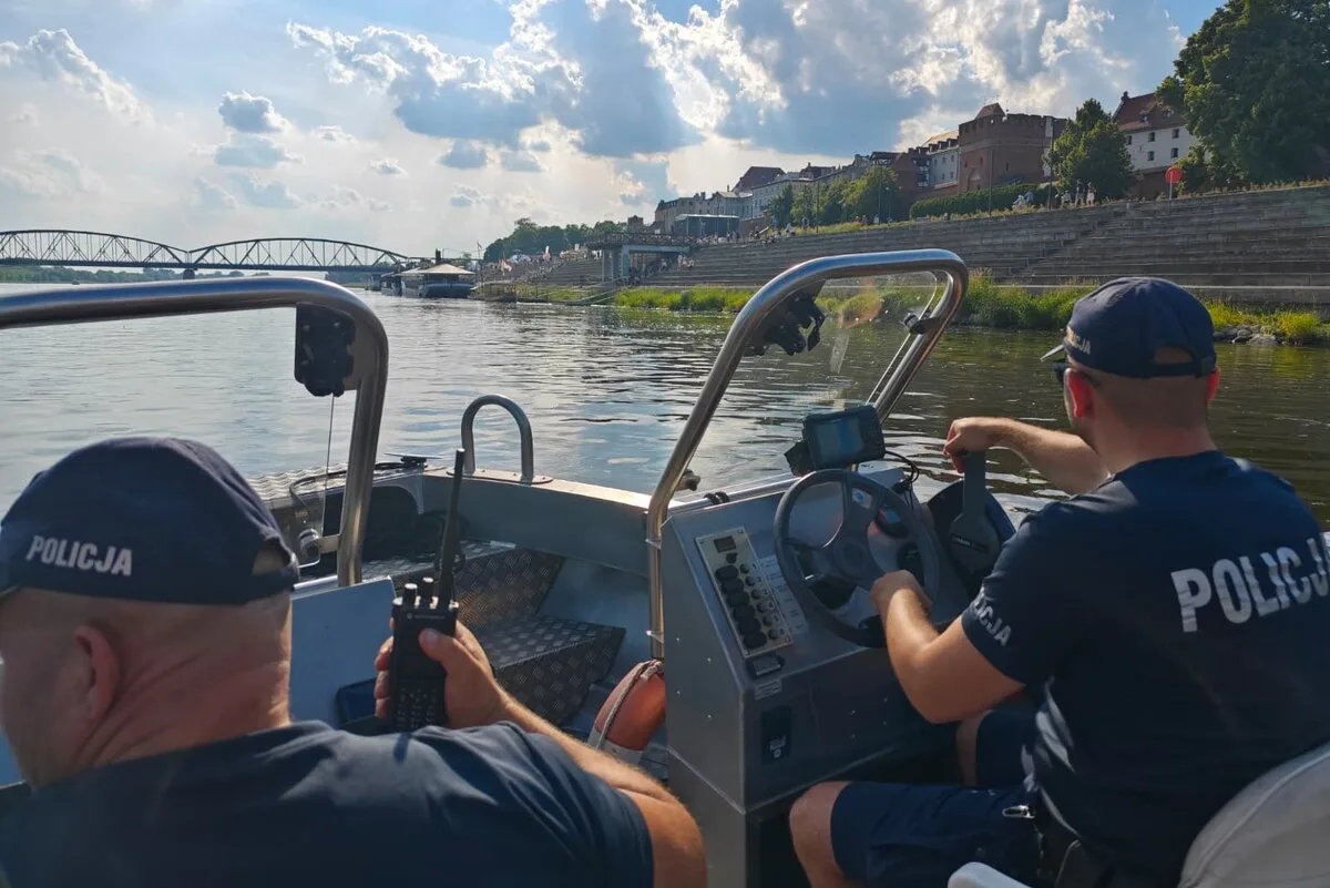 Policjanci wodni dbają o nasze bezpieczeństwo