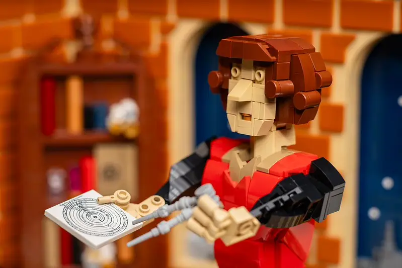 Kamil Banasik prezentuje swój projekt LEGO inspirowany Mikołajem Kopernikiem