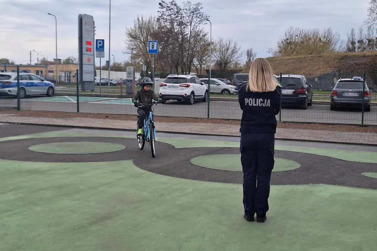 Dzieci przystąpiły do egzaminu na kartę rowerową