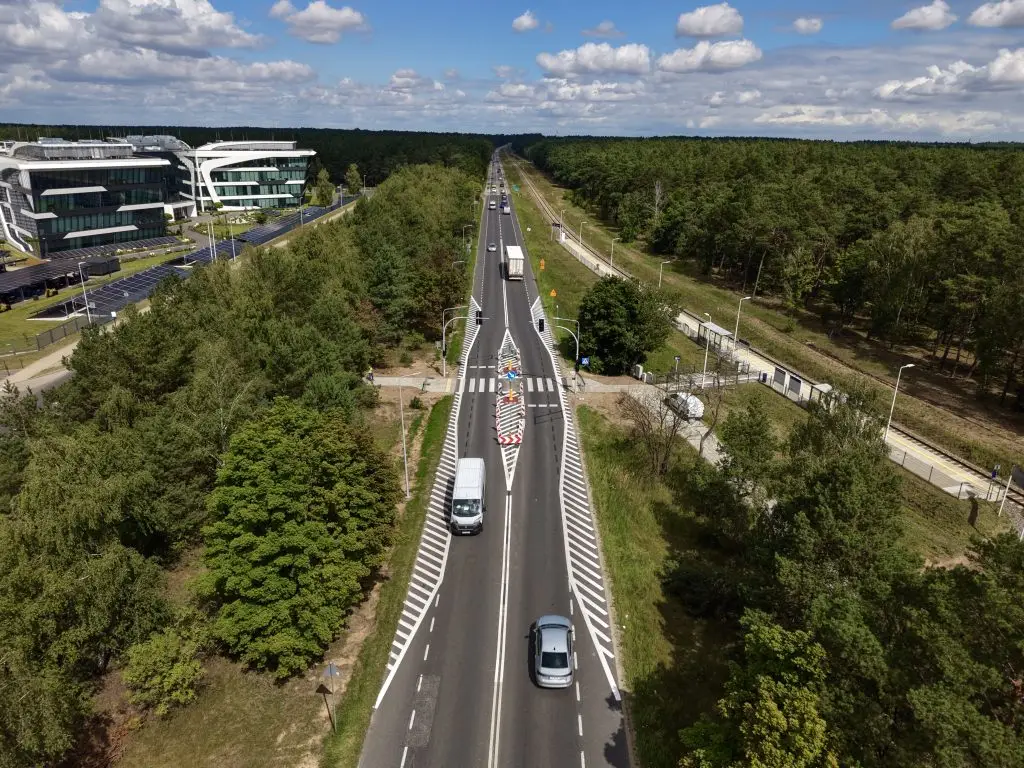Gotowe nowe przejście dla pieszych między stacją Katarzynka a osiedlem JAR