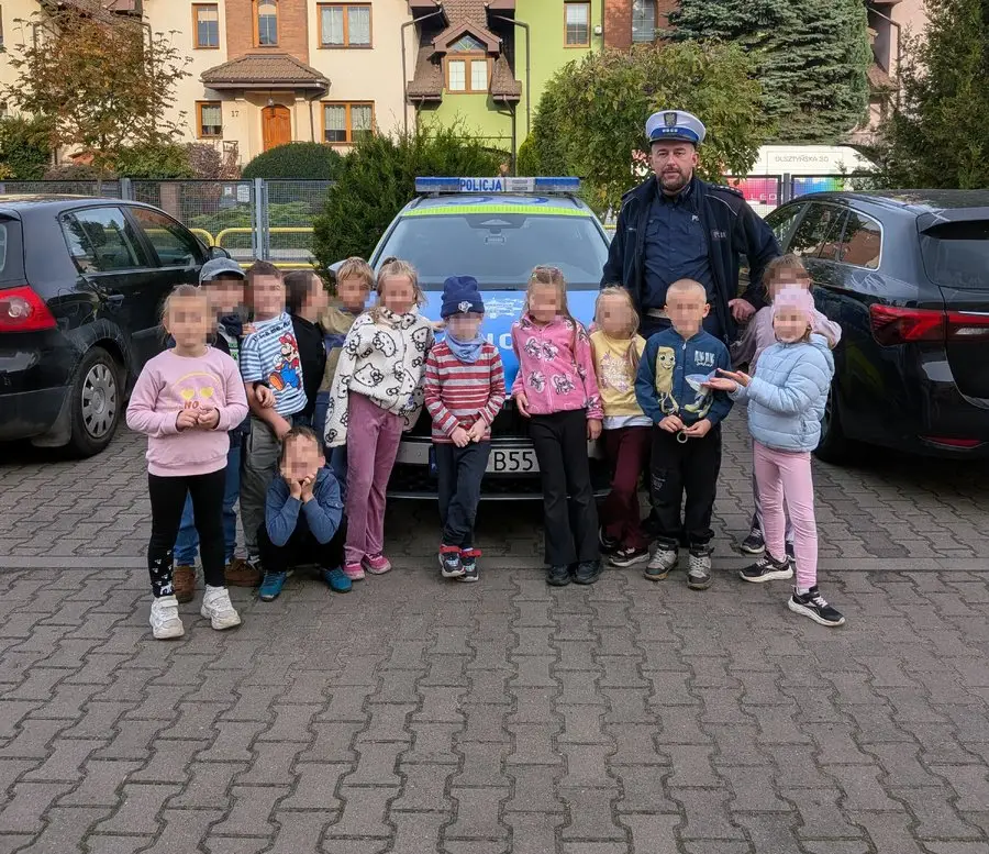 Bezpieczne zachowania na drodze – lekcja policji w przedszkolu