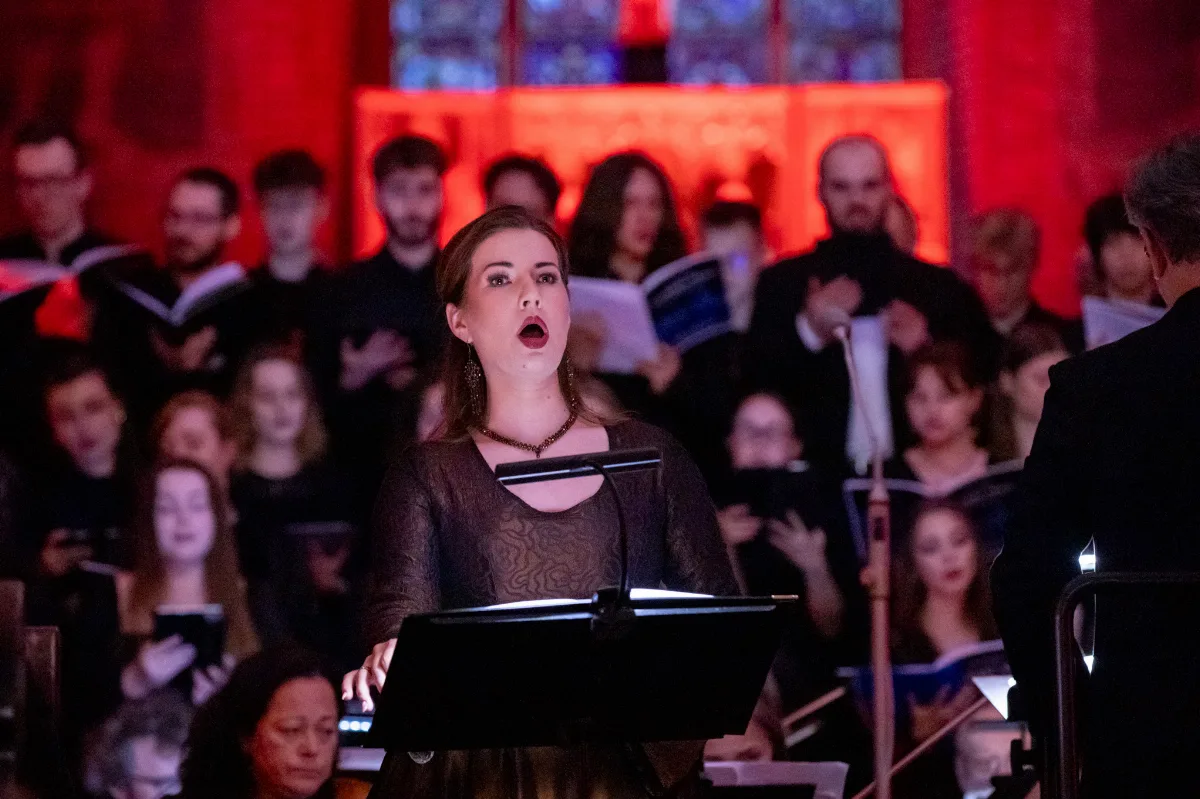 Koncert 'Dźwięki świtu i nocy' w katedrze Toruńskiej Orkiestry Symfonicznej oraz chórów UMK i UKW