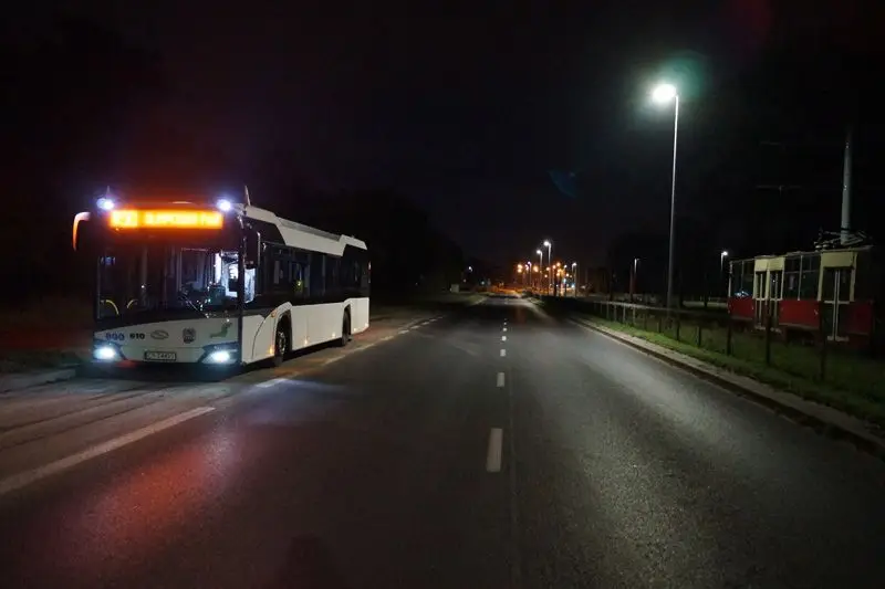 Zmiany w komunikacji miejskiej przy przejściu na czas zimowy