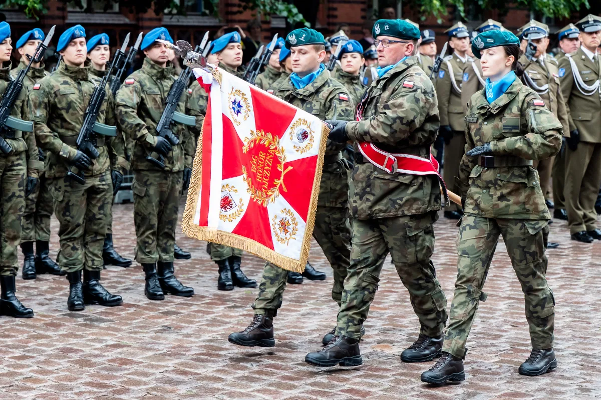 Uroczystość nadania sztandaru 12. Wojskowemu Oddziałowi Gospodarczemu