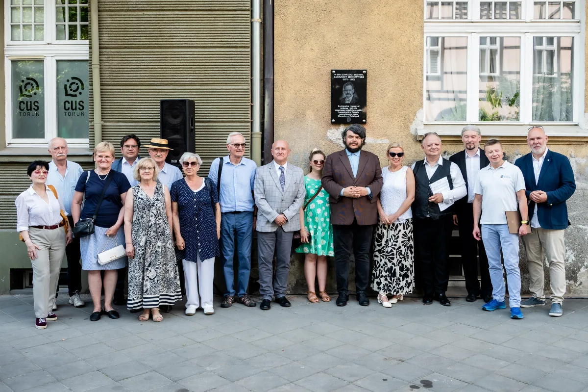 Tablica upamiętniająca Zygmunta Moczyńskiego odsłonięta w Toruniu