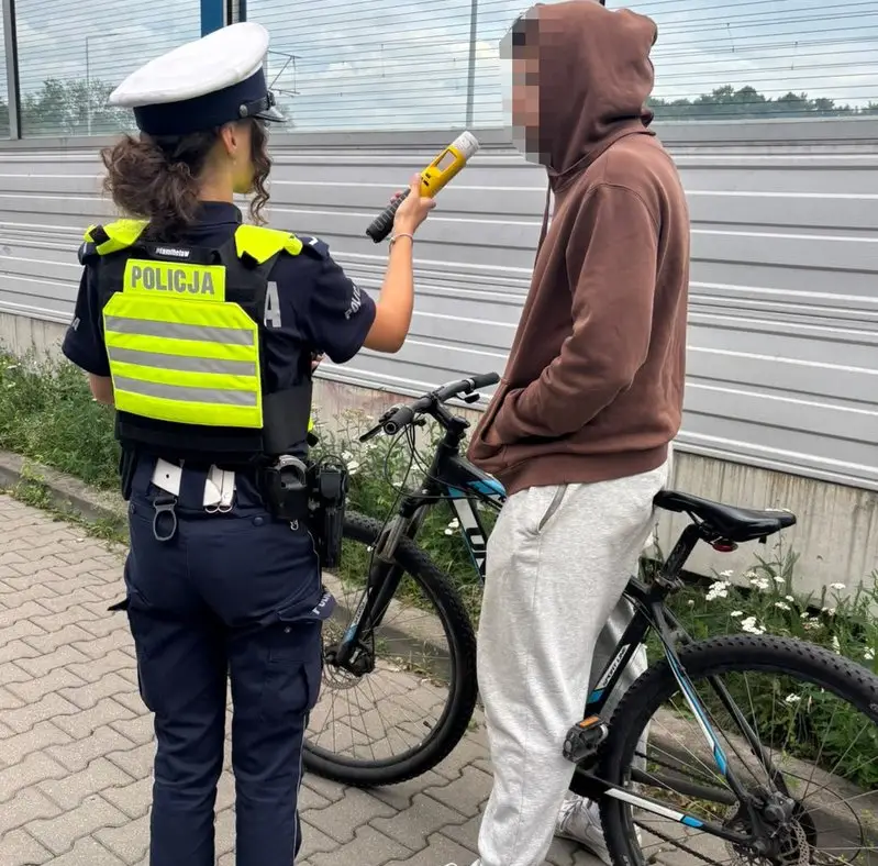 Podsumowanie akcji mającej na celu poprawę bezpieczeństwa rowerzystów i użytkowników hulajnóg