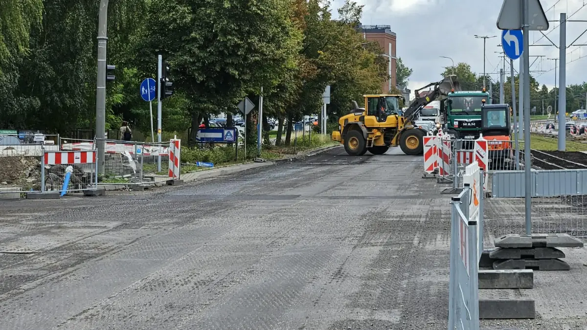 Trwają prace drogowe na ul. Kościuszki z nową nawierzchnią