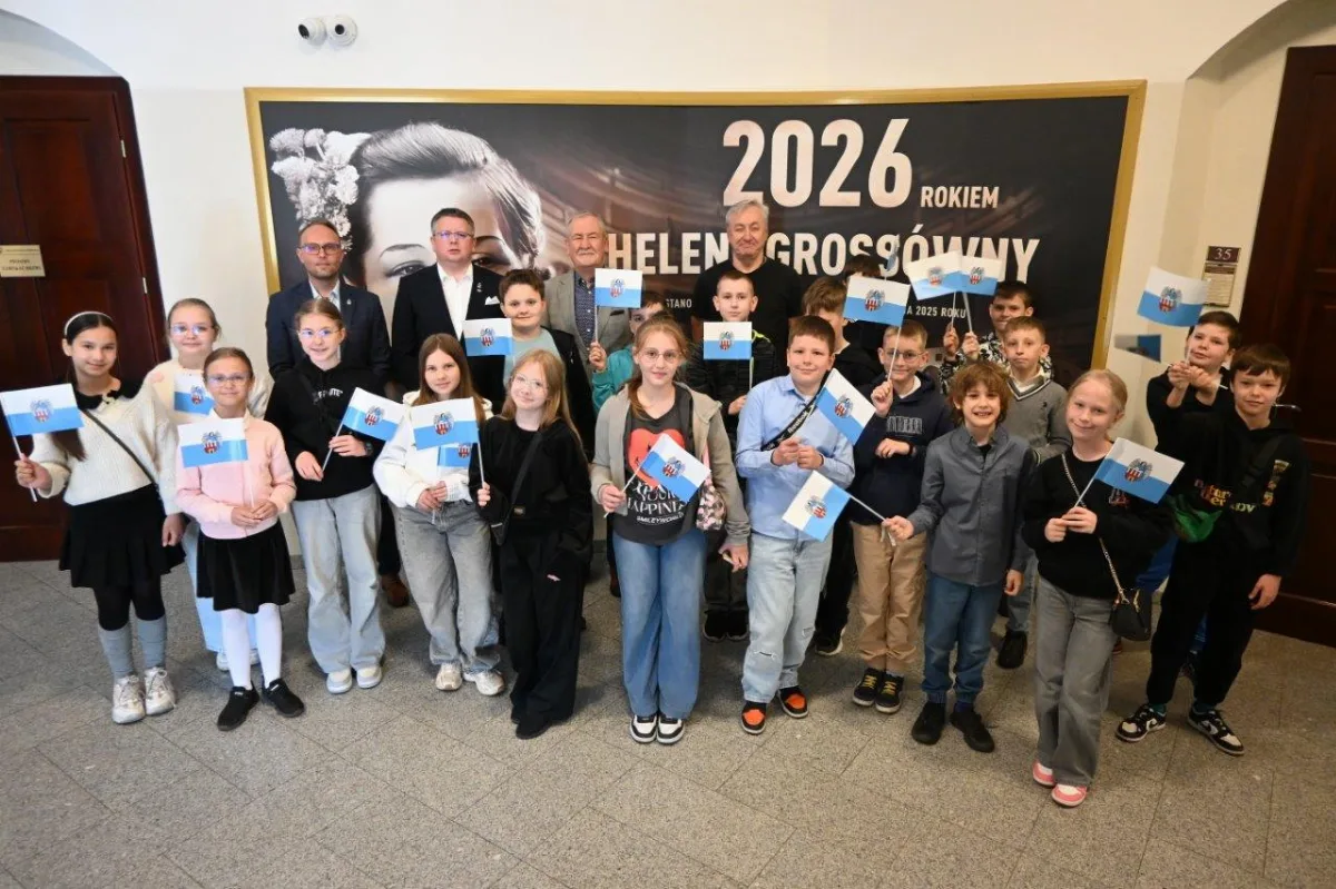 Uczniowie klas czwartych na lekcjach samorządowych