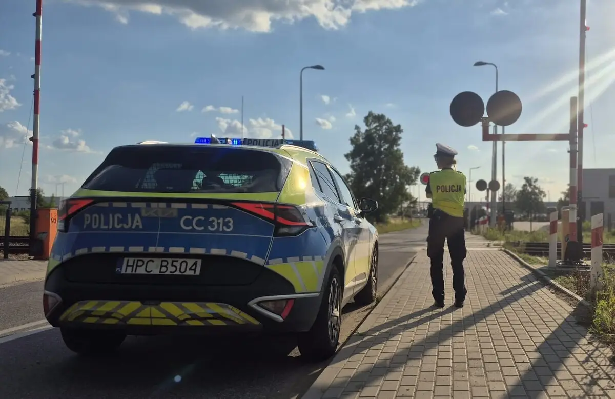 Kontrole drogówki przy przejazdach kolejowych w Toruniu